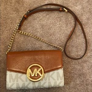 Michael Kors wallet/crossbody